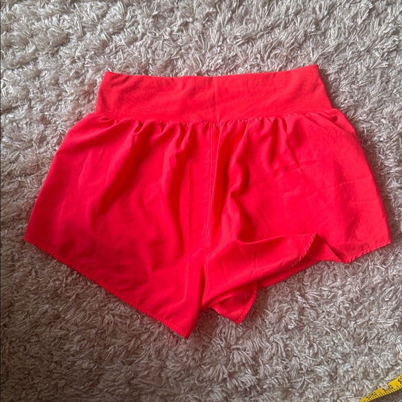 Fabletics Sun Chaser Short 3” EUC Size Small - Picture 8 of 8